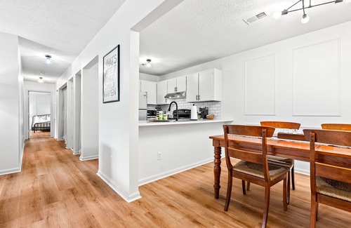 Pickwood Eigentumswohnung | Walkable 3bed with a pool! .9 from AU.