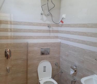 Bhuntar Haus | Gazing Moon Homestay