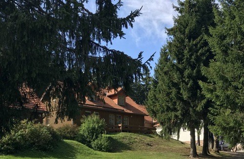 Friedrichroda Wohnung | Gemütliche Ferienwohnung Direkt am Rennsteig. Fewo mit Kamin und Terrasse