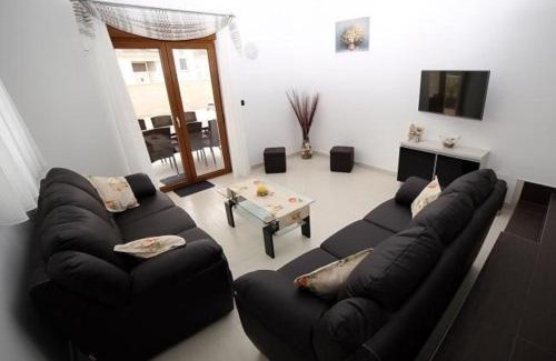 Jadreski Haus | Gemütliches Ferienhaus in Jadreški mit Terrasse und Grill