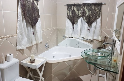 Klerksdorp Haus | Gemstone Guest House