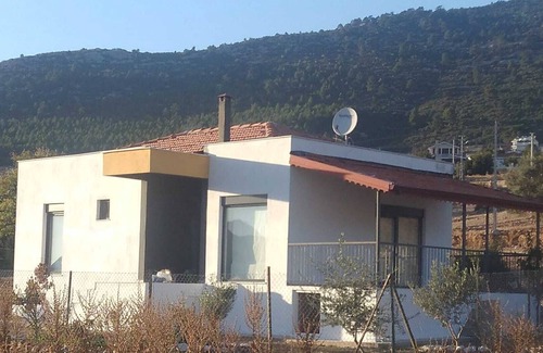 Korkuteli Villa | Geniş Bahçeli Villa, Dağ ve Orman Manzaralı. plaja ve kayak merkezine 30 km