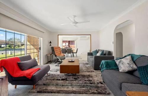 Urunga Haus | Geoff and Mary s