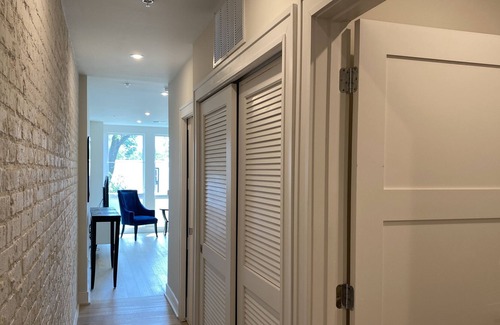 Georgetown Wohnung | Georgetown, New Boutique Apt, Historic Bldg, 2BR 1BA, private deck