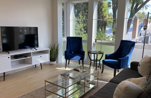Georgetown Wohnung | Georgetown, New Boutique Apt, Historic Bldg, 2BR 1BA, private deck