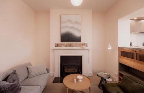 Battery Point Haus | Georgian built Battery Point cottage