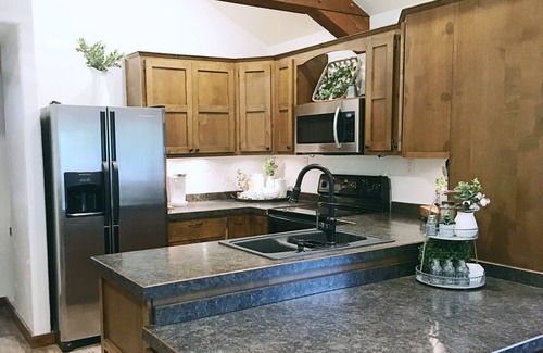 Ronan Kabine | Get away from the stress and strain of life at this romantic mountain cabin.