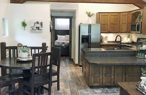 Ronan Kabine | Get away from the stress and strain of life at this romantic mountain cabin.