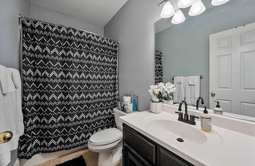 Johns Creek Wohnung | Get cozy in this 2-bedroom garden apartment in peaceful Alpharetta.