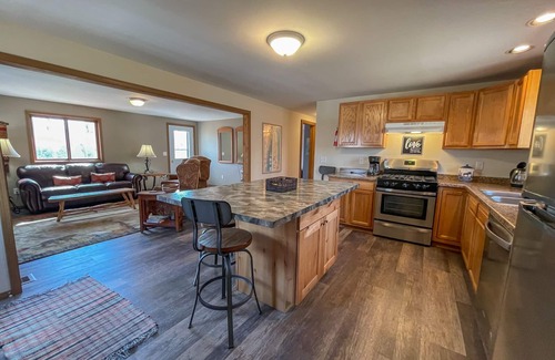 Tofte Haus | Get cozy in this quaint, cozy cottage in the woods!