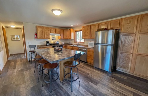 Tofte Haus | Get cozy in this quaint, cozy cottage in the woods!