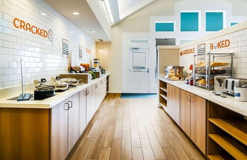 Parole Haus | Get Ready for Blissful Getaway! Short Drive to Chase Lloyd House, Pet-Friendly