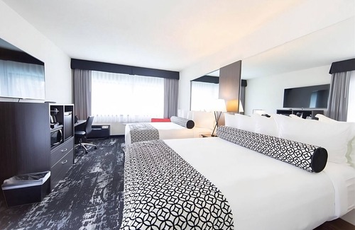 Riverside Hotel | Get Ready for Blissful Getaway! Pets Allowed, Near Mobius Children's Museum