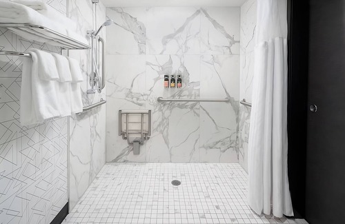 Riverside Hotel | Get Ready for Blissful Getaway! Pets Allowed, Near Mobius Children's Museum