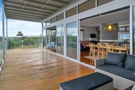 Opossum Bay Haus | Getaway-Hideaway you Choose views -close to beach