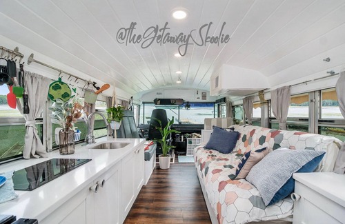 Portage Haus | Getaway Skoolie- OFF Grid & Take you wherever your heart desire