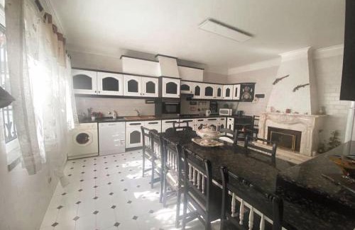 Odivelas Haus | GH Odivelas - Quartos em Casa com Bilhar!