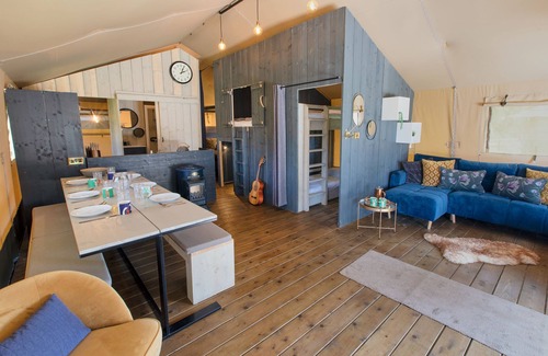 Littleport Kabine | Giant Safari Lodge with Swimming Lake