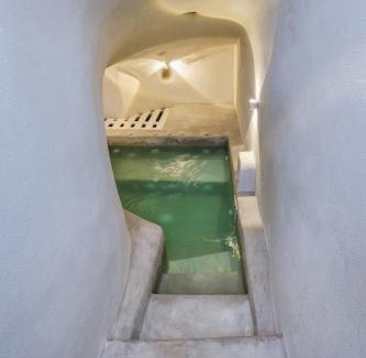 Megalochori Haus | Gilbert's Cave with cave jacuzzi