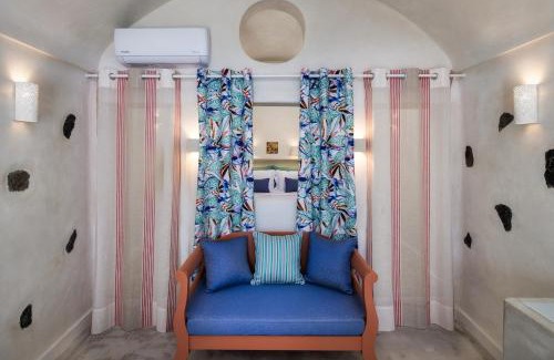 Megalochori Haus | Gilbert's Cave with cave jacuzzi