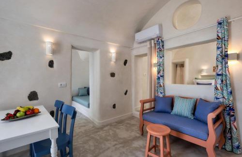 Megalochori Haus | Gilbert's Cave with cave jacuzzi