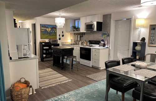 Bennsville Wohnung | Gingko Lane, Waldorf.nMCM Vibe Meets Southern Maryland Charm