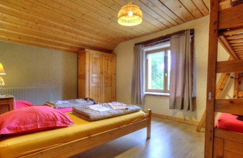 Haut-Valromey Haus | Gite 15 Pers, en Pleine Nature Avec Piscine