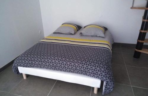 Jujurieux Wohnung | Gite 3 étages dans ruelle au calme