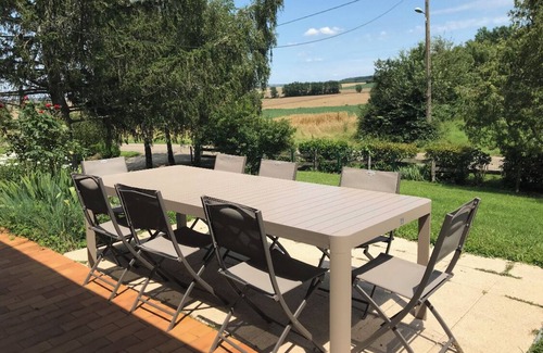 Pierre-de-Bresse Haus | Gîte des Roses, country house with brazier, large garden and games room