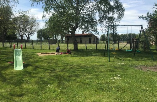 Pierre-de-Bresse Haus | Gîte des Roses, country house with brazier, large garden and games room