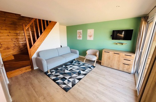 Lantignie Hütte | Gîte 'Gite De Clairette Et Nono' with Private Terrace and Wi-Fi