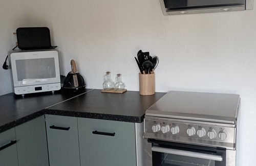 Saint-Saturnin-les-Apt Haus | Gite le petit colibri provençal cottage by the pool