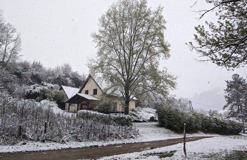Voiteur Haus | Gîte Les Isles - Along the river, between Seille and vineyards