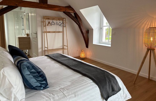 Yvre-l'Eveque Hütte | Gite Yvré-l'Évêque, 6 bedrooms, 15 persons