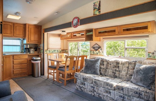 Babb Haus | Glacier Vista - 30’ Glamping Trailer near Glacier Park. Paradise in the forest.