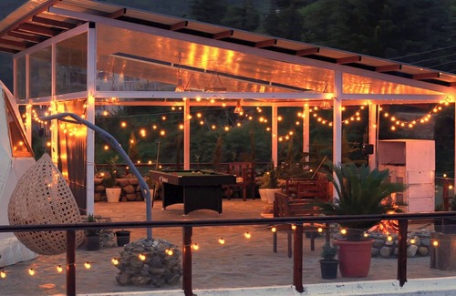 Cheog Hütte | Glamo Home Cheog, Shimla with Private Projector, Pool Table,Hot tub