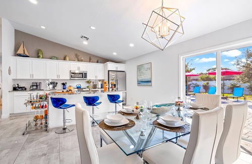 Delray Beach Haus | Glamorous New Built Heated Pool Home, Tiki Hut, Huge Patio, Air Hockey Near Ave