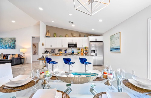 Delray Beach Haus | Glamorous New Built Heated Pool Home, Tiki Hut, Huge Patio, Air Hockey Near Ave