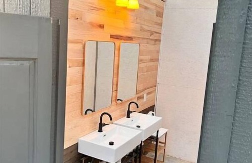 Buffalo Sonstige | Glamourous Group Camping@ Buffalo Springs Farm