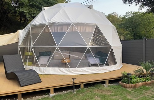 Futtsu Hütte | Glamping for private use of an entire building! Barbecue & watch a movie on the projector screen on the 16 square meter patio with a view of the Minato River! Accommodates up to 10 people!