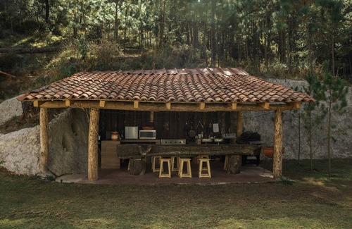 Tapalpa Wohnmobilvermietung | Glamping in the Mountain: Views, Garden & Games