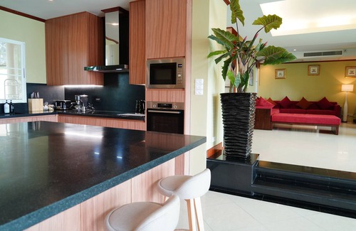 Wichit Villa | Glasshouse Phuket | 6B villa | Short walk to 2 beaches | Sea view | Accessible