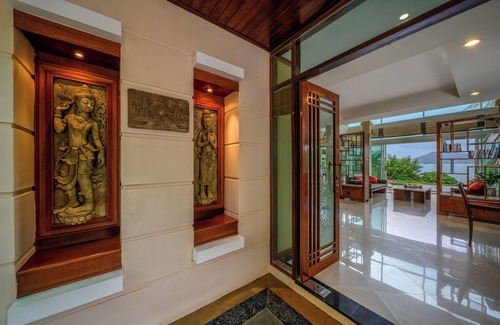 Wichit Villa | Glasshouse Phuket | 6B villa | Short walk to 2 beaches | Sea view | Accessible