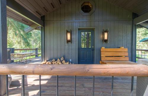 Eureka Haus | Glen Lake Cabin in the Woods