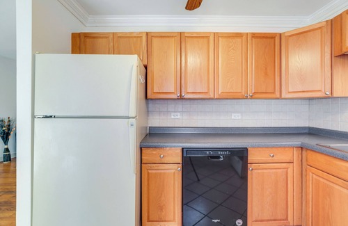 Glendale Heights Haus | Glendale Heights Home with Office and Backyard!