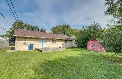 Glendale Heights Haus | Glendale Heights Home with Office and Backyard!