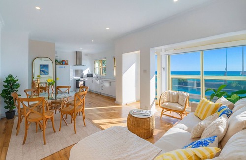 Glenelg North Haus | Glenelg Beach House With Private Beachfront Pool