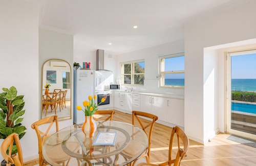 Glenelg North Haus | Glenelg Beach House With Private Beachfront Pool