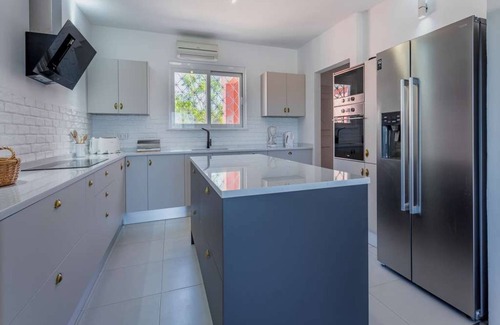 Estombar Villa | Glorious Carvoeiro Villa | 4 Bedrooms | Quinta Pedro 8 | Tennis Court | Pool Table | Ping Pong