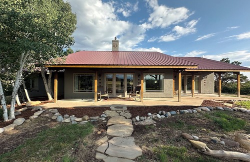 Hesperus Haus | Glorious Mountain Views at Setting Sun Ranch